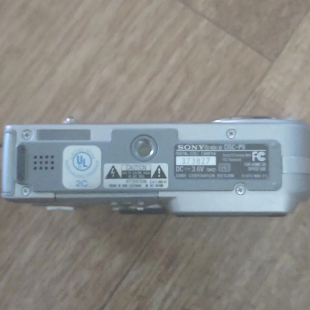 Sony DSC-P9 digital still camera. 4.0 MP - Picture 5 of 12